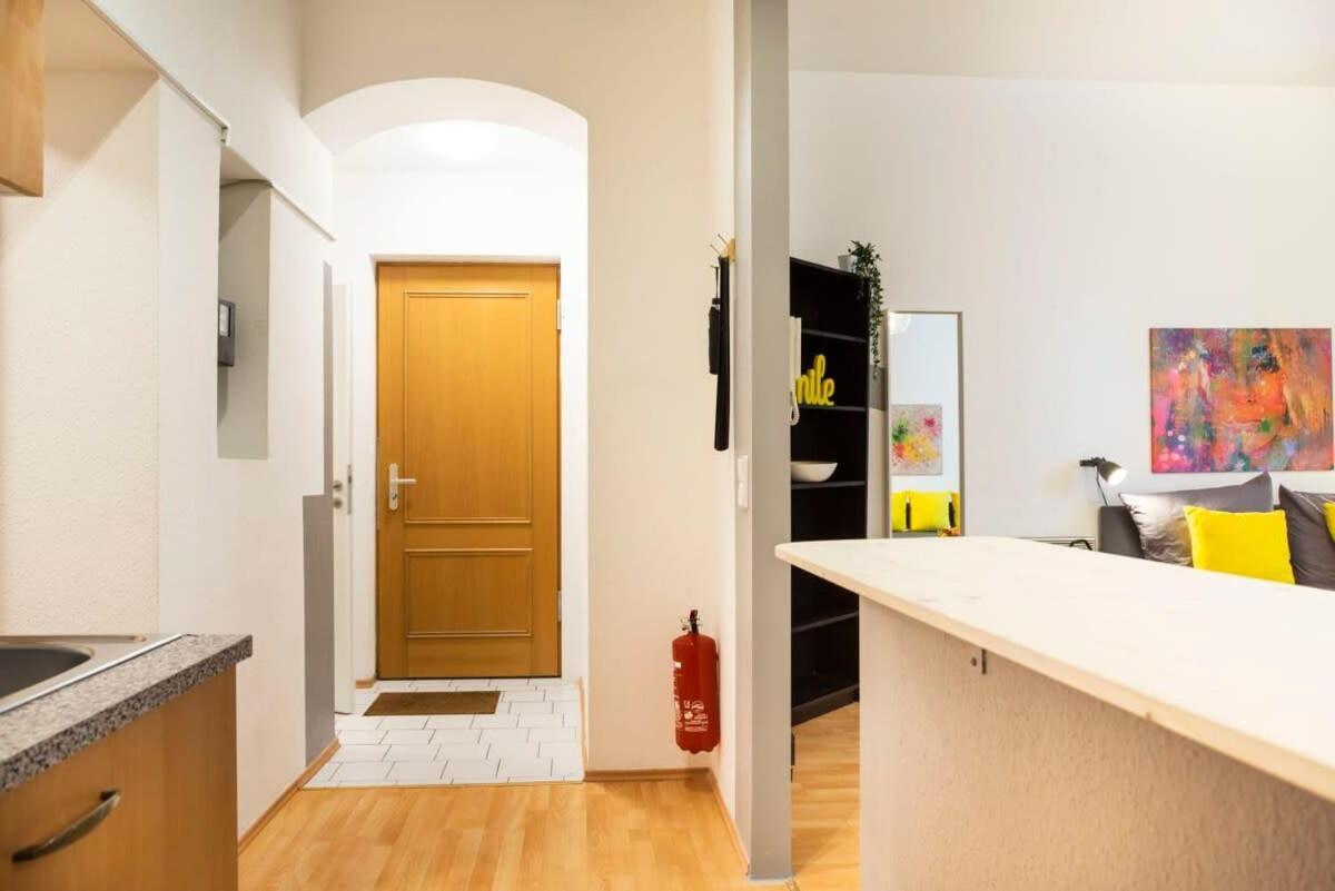Cozy 2 Room Apartment Next To Hermannstrasse Berlin Bagian luar foto